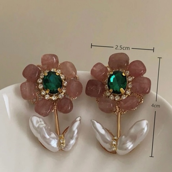 French Style Flower and Pearl Stud Earrings - Picture 2 of 2